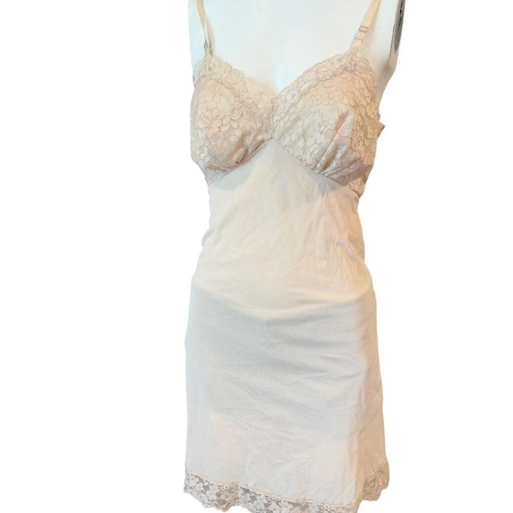 Vanity-fair Women's Cream‎ and Pink Dress
